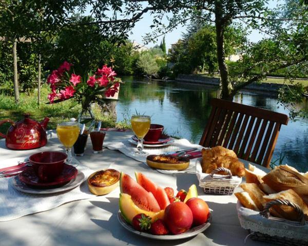 Bed and Breakfast Mas Le Pont Des Aubes LʼIsle-sur-la-Sorgue Zewnętrze zdjęcie